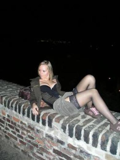 Emilie escort girl Genlis